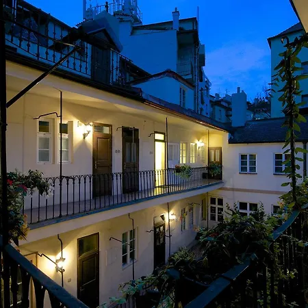 Apartment Authentic By Charles Bridge Prague