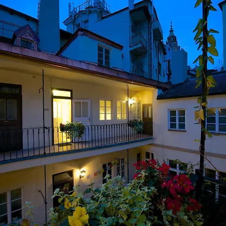 Daire Authentic By Charles Bridge *
